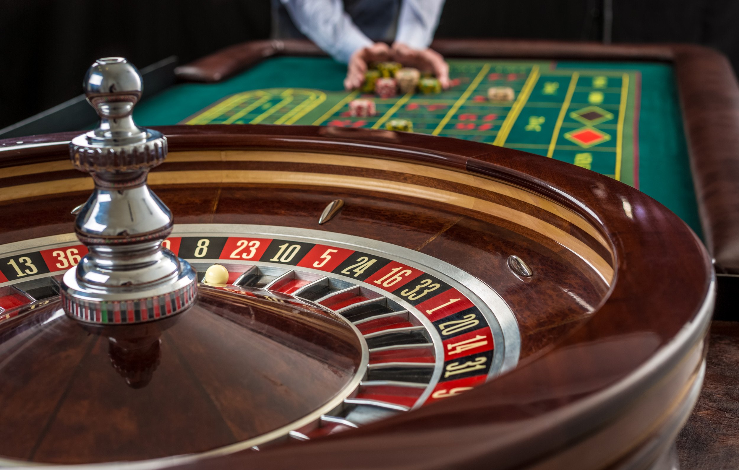 Live Super Sic Bo table with three dice and betting layout